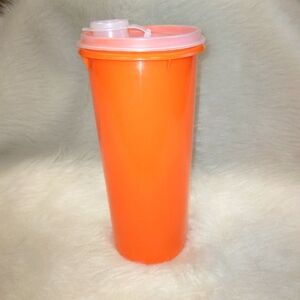 Vintage Tupperware Beverage Handolier with lid #262-13, orange